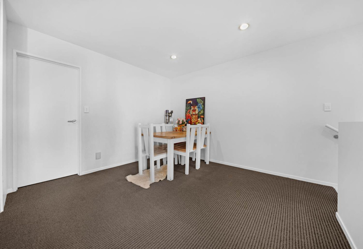 MUST SELL FAST, 140m2 3 beds 2 baths home with car park, 33/5 Perekia Street, Albany, Auckland