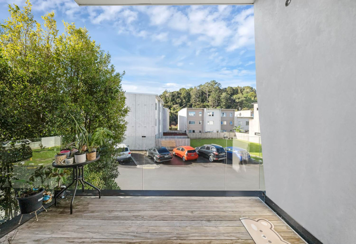 MUST SELL FAST, 140m2 3 beds 2 baths home with car park, 33/5 Perekia Street, Albany, Auckland