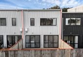 MUST SELL FAST, 140m2 3 beds 2 baths home with car park, 33/5 Perekia Street, Albany, Auckland