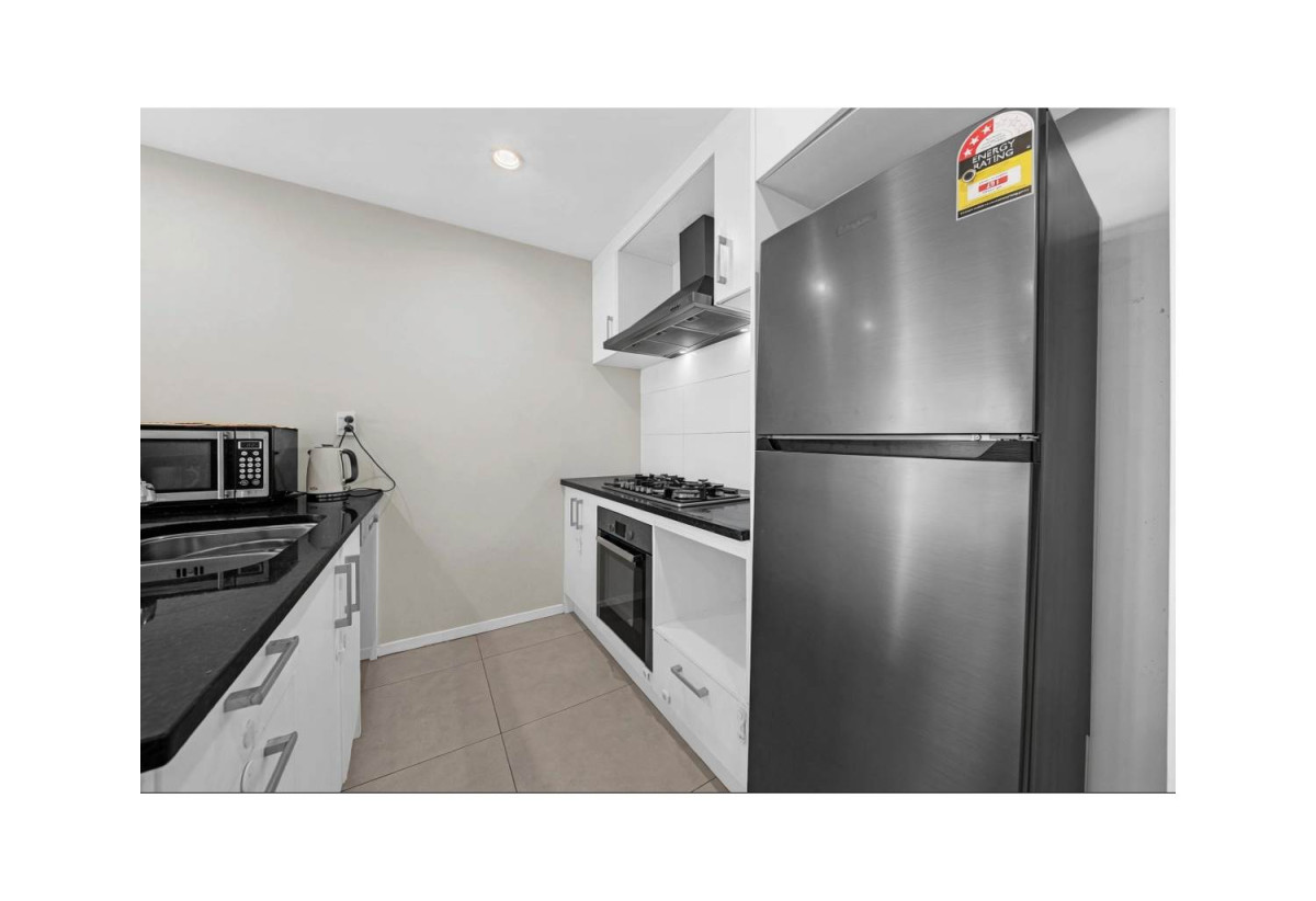 MUST SELL FAST, 140m2 3 beds 2 baths home with car park, 33/5 Perekia Street, Albany, Auckland