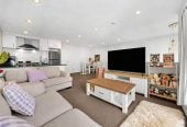 MUST SELL FAST, 140m2 3 beds 2 baths home with car park, 33/5 Perekia Street, Albany, Auckland