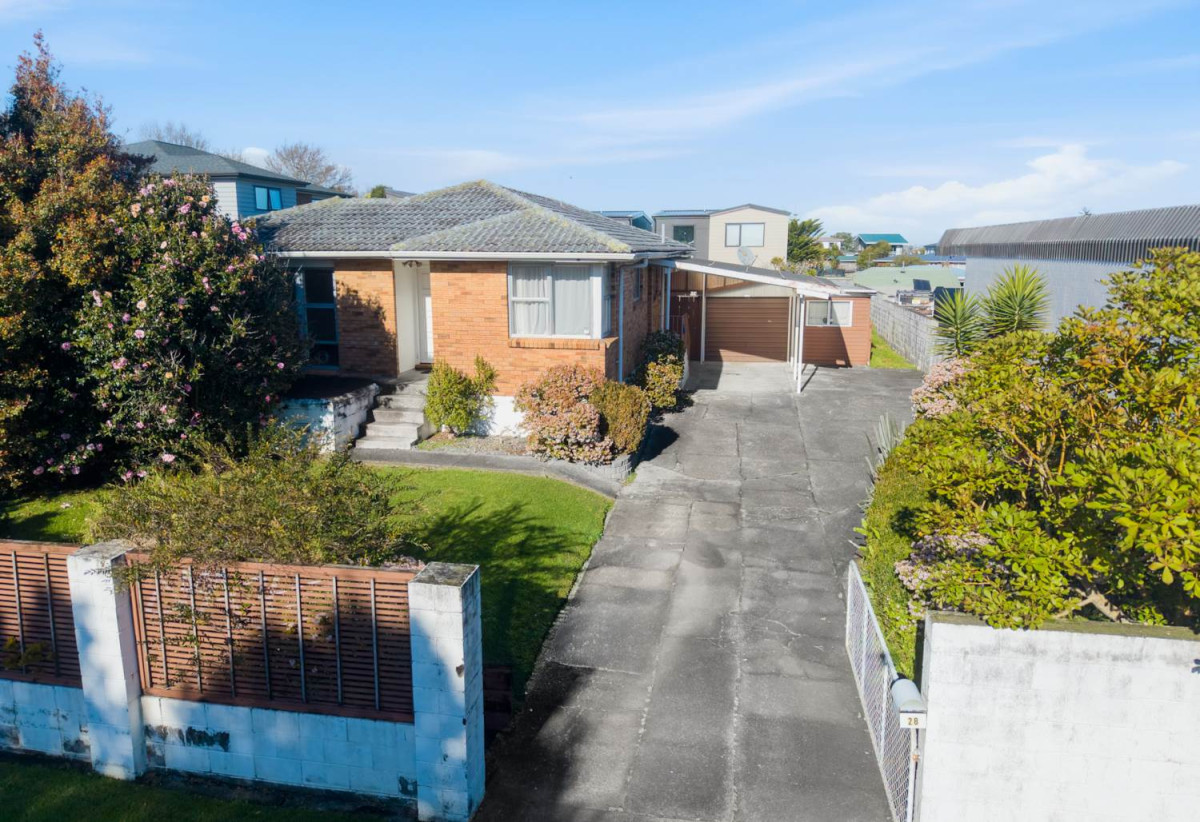 678m2 section, RC, EPA, BC approved for 4 homes ( 3 beds 2.5 baths single garage, Lot 1& 4, standalone, Lot 2 &3, duplex), Brick and tile 4 beds 1 bath house with garage, 28 Union Road, Howick, Auckland
