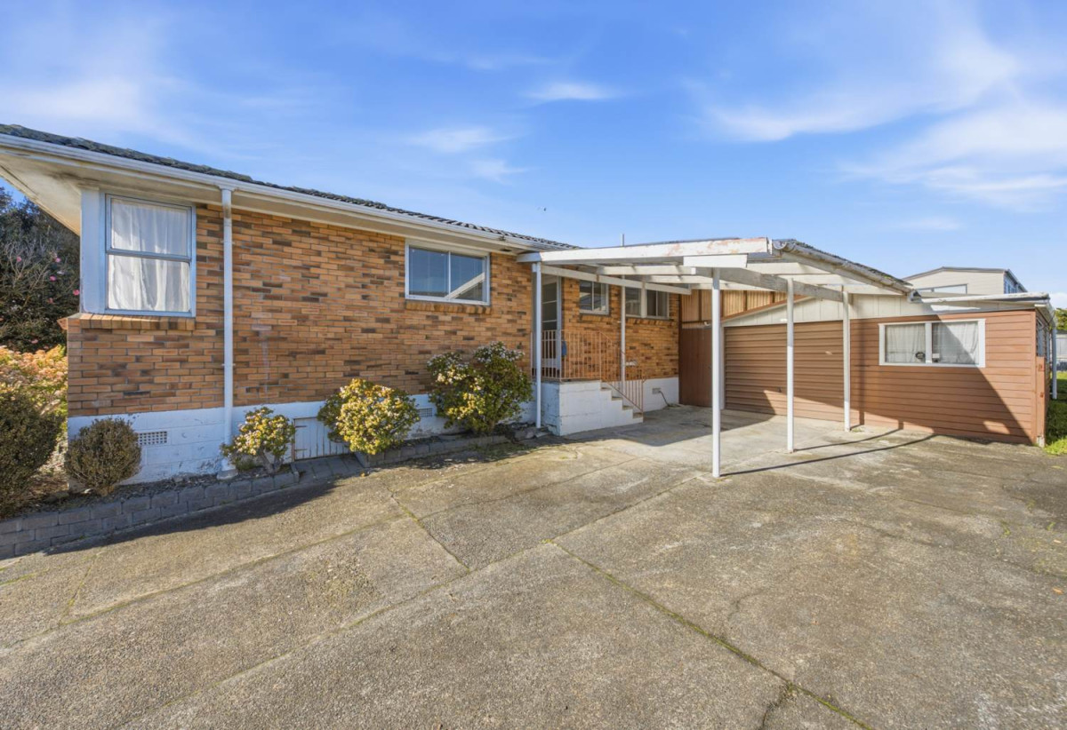 678m2 section, RC, EPA, BC approved for 4 homes ( 3 beds 2.5 baths single garage, Lot 1& 4, standalone, Lot 2 &3, duplex), Brick and tile 4 beds 1 bath house with garage, 28 Union Road, Howick, Auckland