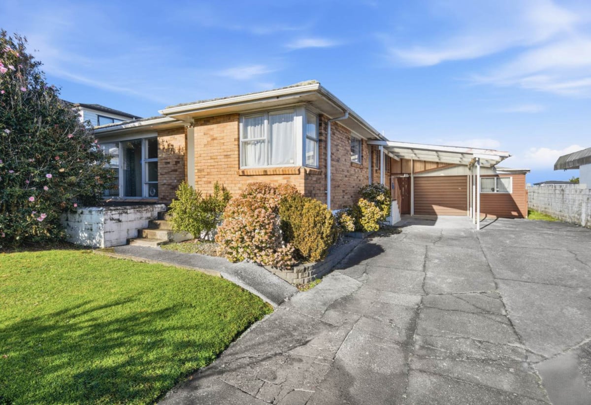 678m2 section, RC, EPA, BC approved for 4 homes ( 3 beds 2.5 baths single garage, Lot 1& 4, standalone, Lot 2 &3, duplex), Brick and tile 4 beds 1 bath house with garage, 28 Union Road, Howick, Auckland