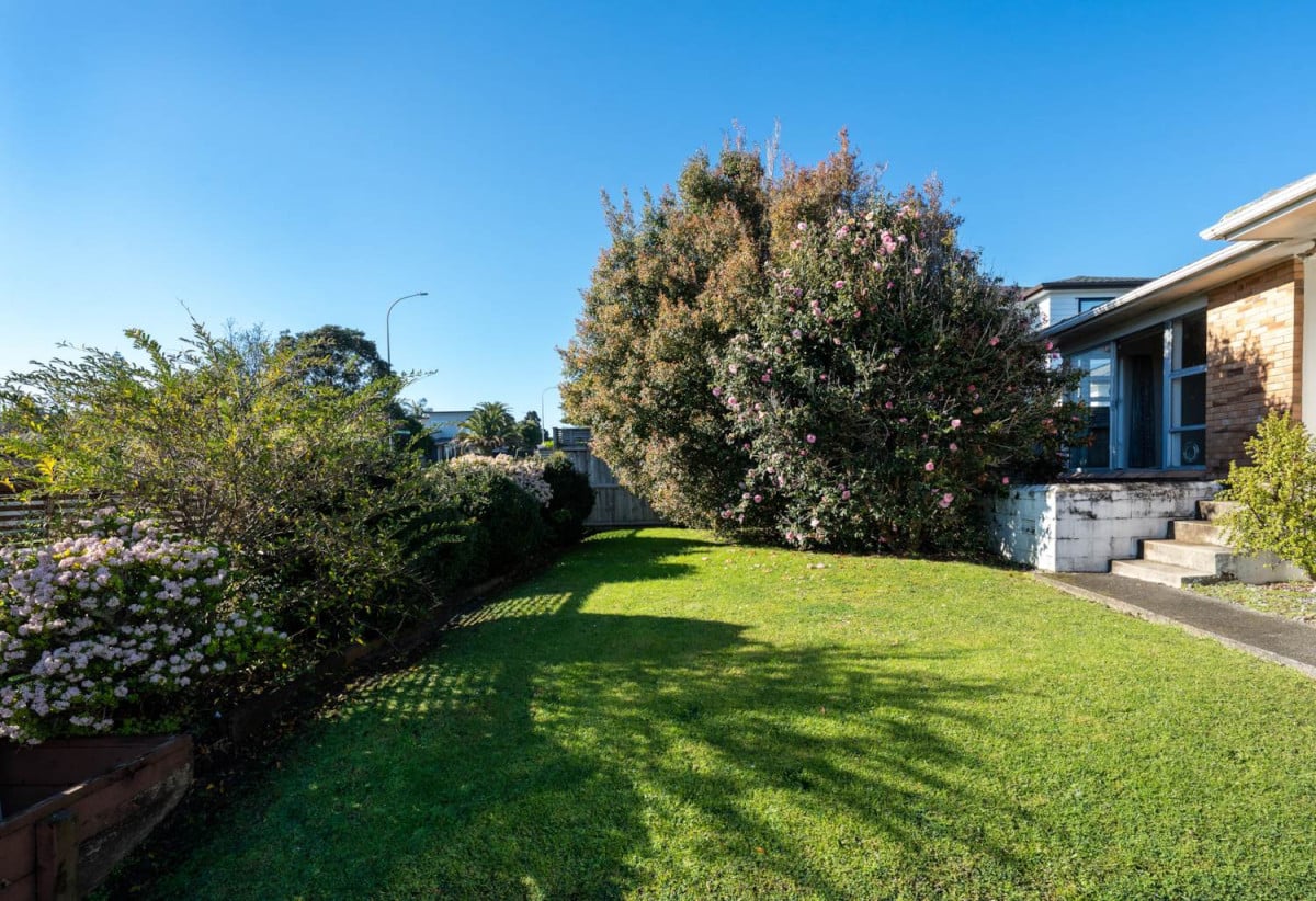 678m2 section, RC, EPA, BC approved for 4 homes ( 3 beds 2.5 baths single garage, Lot 1& 4, standalone, Lot 2 &3, duplex), Brick and tile 4 beds 1 bath house with garage, 28 Union Road, Howick, Auckland