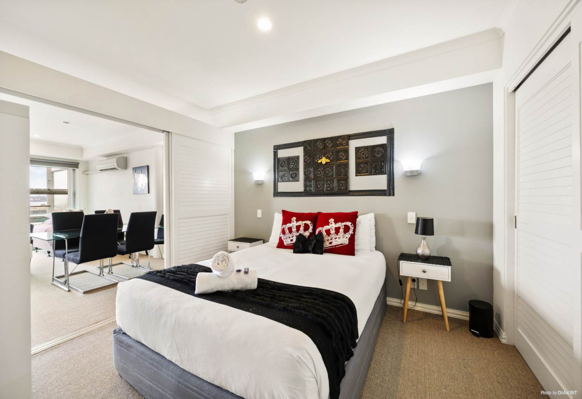 Auckland Girls’ Grammar School zone, Leasehold 1 bed 1 bath apartment, Spacious 64sqm internal layout plus a huge balcony, fully furnished and ready to go, 62/145 Quay Street, City Centre, Auckland