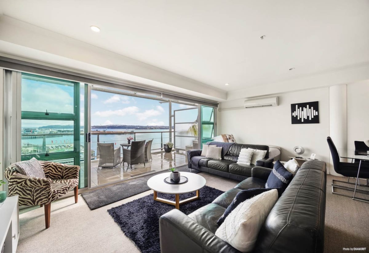 Auckland Girls’ Grammar School zone, Leasehold 1 bed 1 bath apartment, Spacious 64sqm internal layout plus a huge balcony, fully furnished and ready to go, 62/145 Quay Street, City Centre, Auckland
