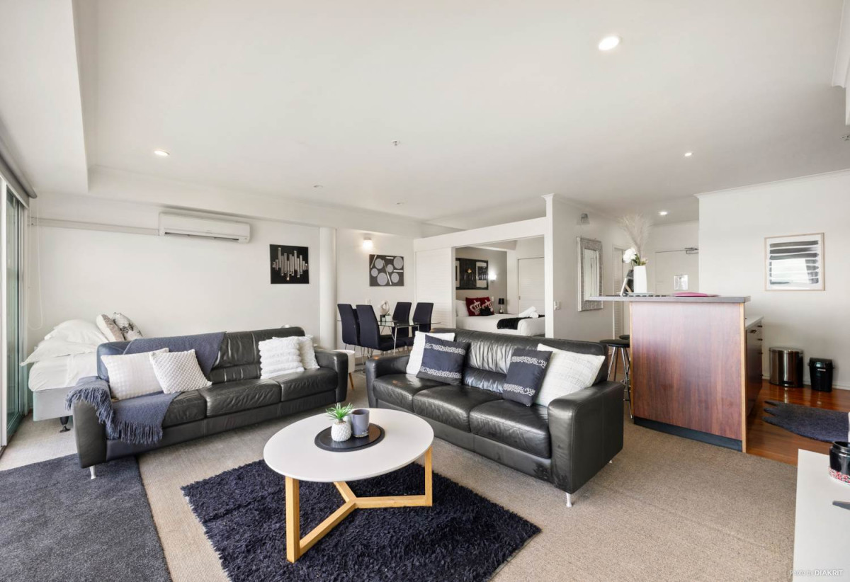 Auckland Girls’ Grammar School zone, Leasehold 1 bed 1 bath apartment, Spacious 64sqm internal layout plus a huge balcony, fully furnished and ready to go, 62/145 Quay Street, City Centre, Auckland