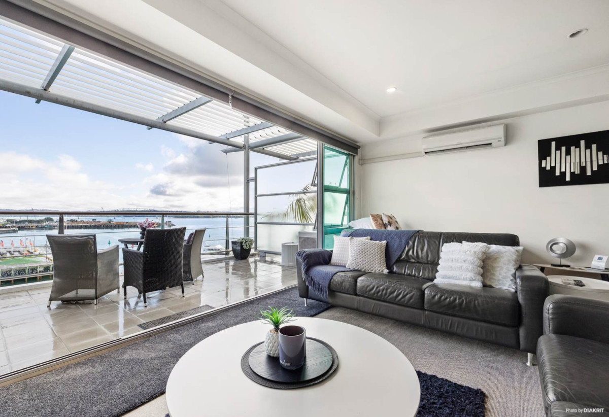 Auckland Girls’ Grammar School zone, Leasehold 1 bed 1 bath apartment, Spacious 64sqm internal layout plus a huge balcony, fully furnished and ready to go, 62/145 Quay Street, City Centre, Auckland