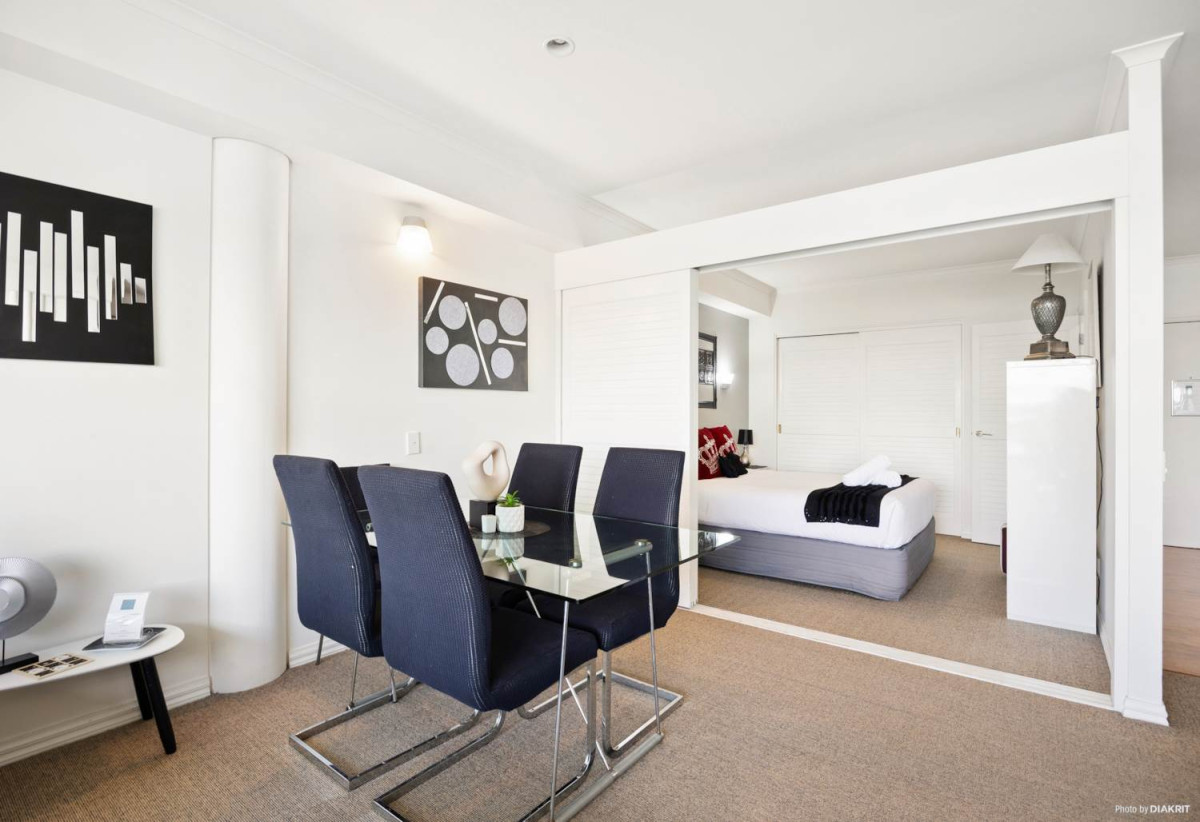 Auckland Girls’ Grammar School zone, Leasehold 1 bed 1 bath apartment, Spacious 64sqm internal layout plus a huge balcony, fully furnished and ready to go, 62/145 Quay Street, City Centre, Auckland