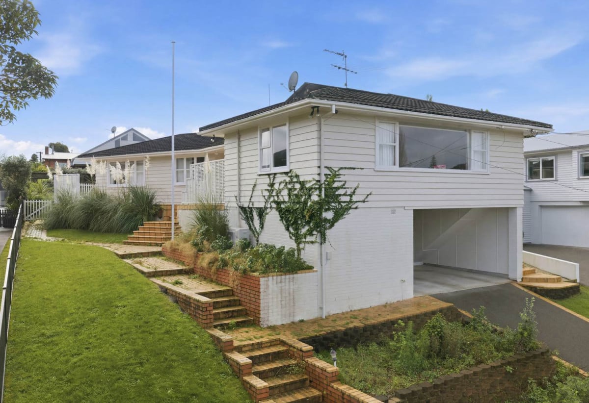 883m2 section, RC and EPA approved for 4 standalone executive homes, BC currently in its final approval stage, 3 beds 2 baths house with double carport, 52 Edmund Street, St Heliers, Auckland