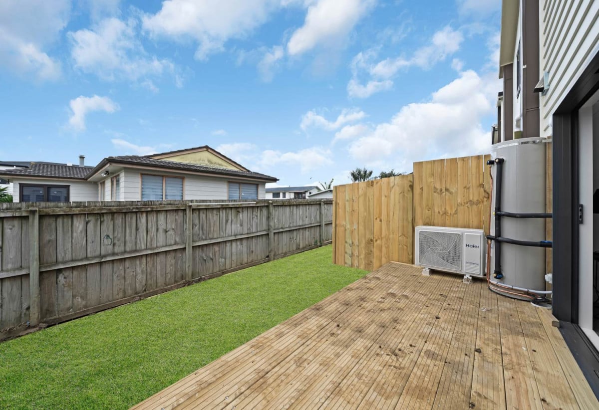 Built by Emphasis Homes, Brandnew freehold 2 beds 2.5 baths home, NO BODY CORP OR SOCIETY FEE, 2/13 Caringbah Drive, Papatoetoe, Auckland