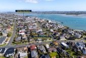 Macleans College zone, Sea Views, 5 beds 2.5 baths house with internal-access single garage, 1/184 Bucklands Beach, Bucklands Beach, Auckland