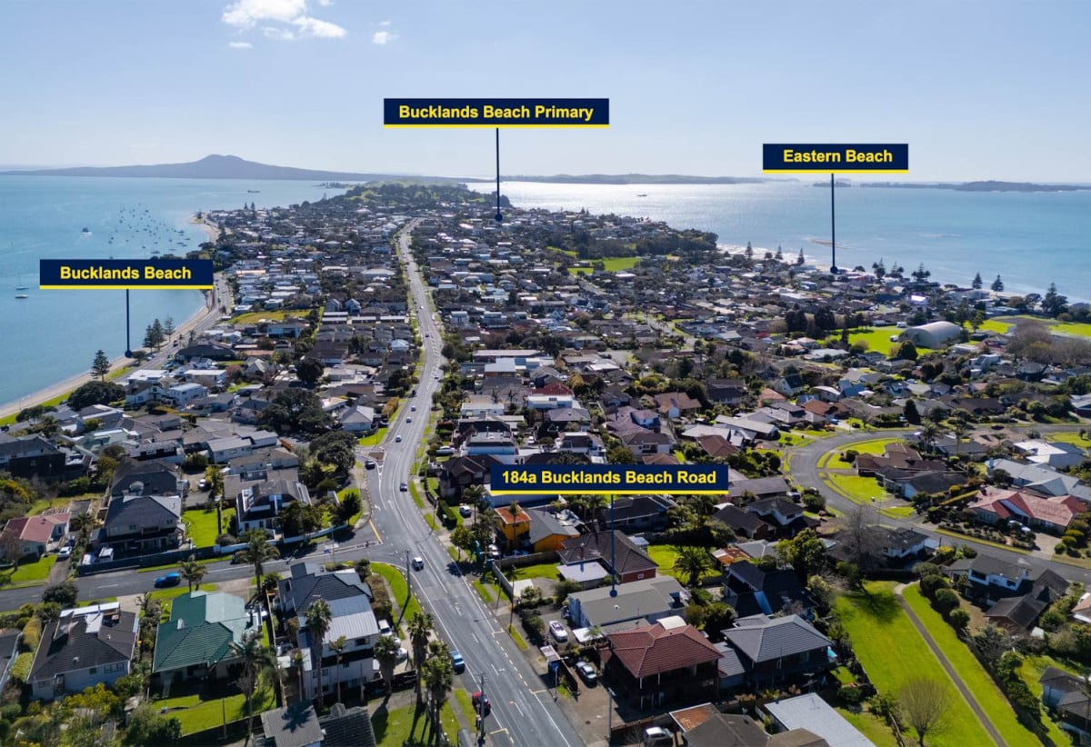 Macleans College zone, Sea Views, 5 beds 2.5 baths house with internal-access single garage, 1/184 Bucklands Beach, Bucklands Beach, Auckland