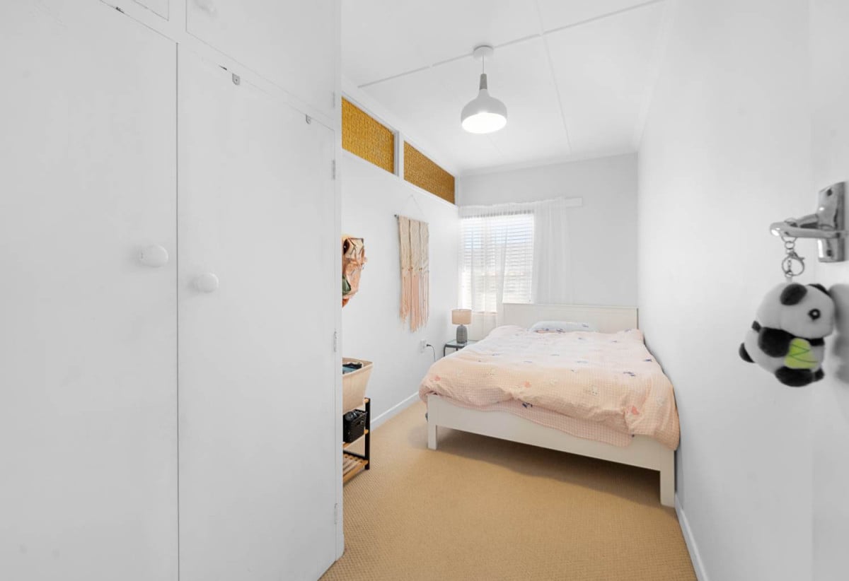 Macleans College zone, Sea Views, 5 beds 2.5 baths house with internal-access single garage, 1/184 Bucklands Beach, Bucklands Beach, Auckland