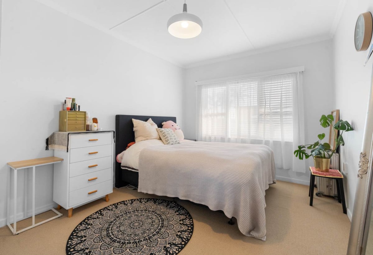 Macleans College zone, Sea Views, 5 beds 2.5 baths house with internal-access single garage, 1/184 Bucklands Beach, Bucklands Beach, Auckland