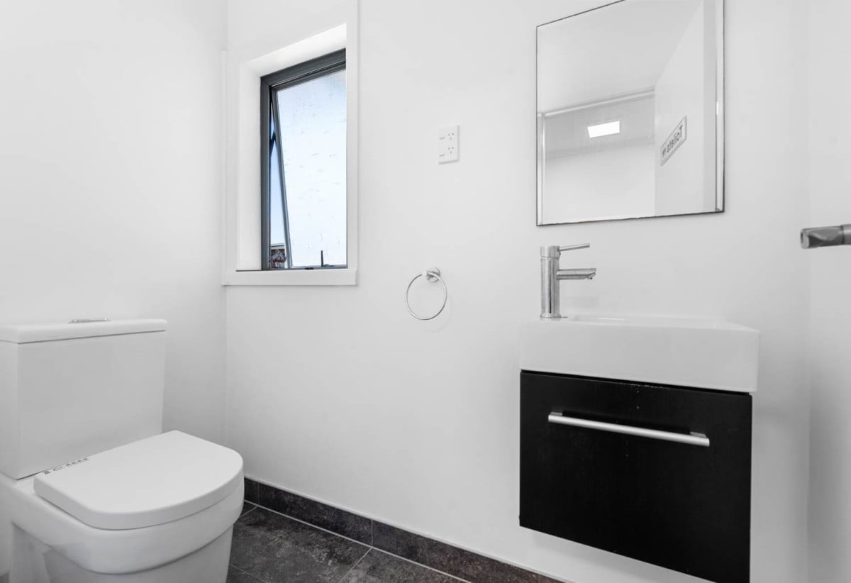 Macleans College zone, Sea Views, 5 beds 2.5 baths house with internal-access single garage, 1/184 Bucklands Beach, Bucklands Beach, Auckland