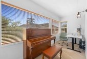 Macleans College zone, Sea Views, 5 beds 2.5 baths house with internal-access single garage, 1/184 Bucklands Beach, Bucklands Beach, Auckland