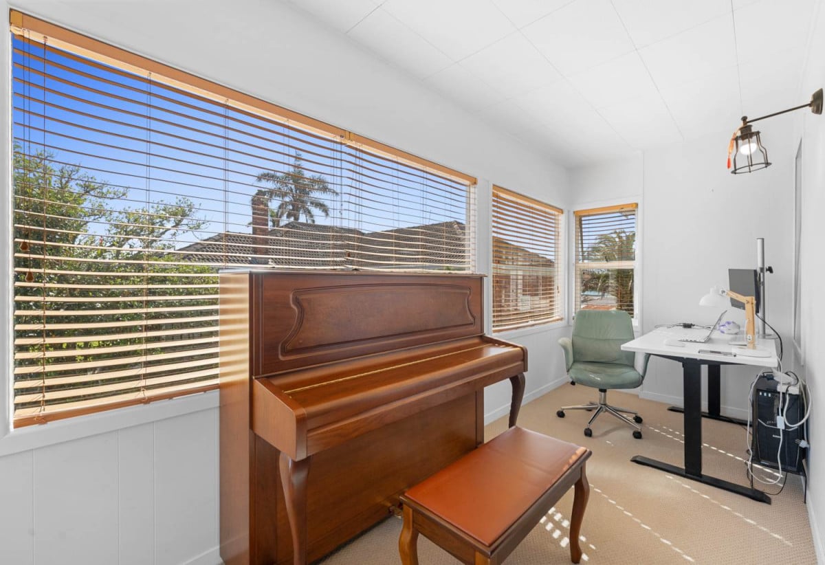 Macleans College zone, Sea Views, 5 beds 2.5 baths house with internal-access single garage, 1/184 Bucklands Beach, Bucklands Beach, Auckland