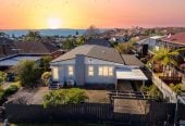 Macleans College zone, Sea Views, 5 beds 2.5 baths house with internal-access single garage, 1/184 Bucklands Beach, Bucklands Beach, Auckland