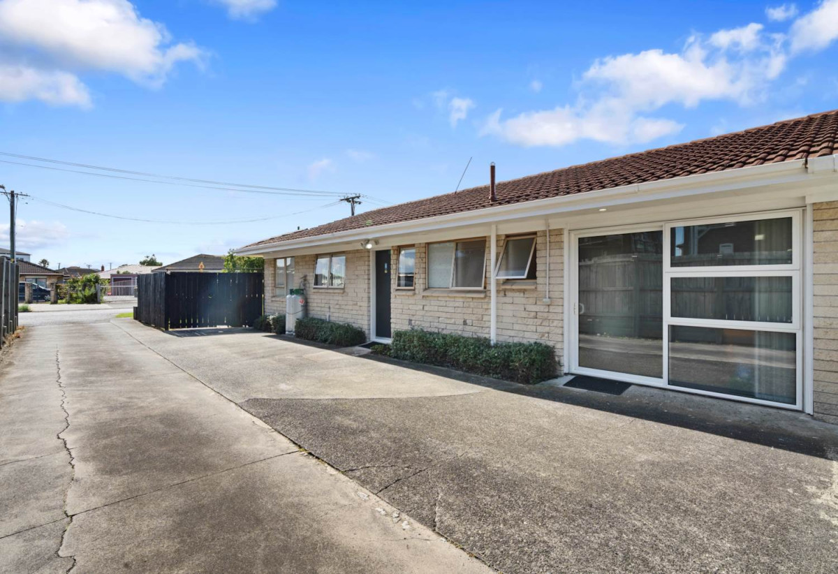 Brick and tile 2 beds 1 bath home with garage, 0.5 km to Papatoetoe Central School, 8/42 Wintere Road, Papatoetoe, Auckland