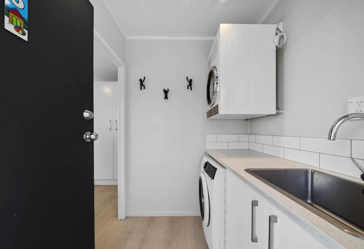 Brick and tile 2 beds 1 bath home with garage, 0.5 km to Papatoetoe Central School, 8/42 Wintere Road, Papatoetoe, Auckland