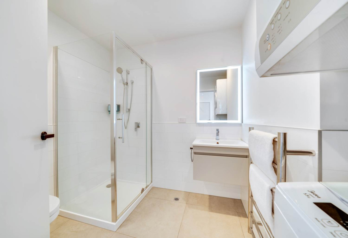 Developer offloads Own Stock, Two Dual Key apartments both with with their own carpark and One 2bedroom, 2bathroom with its own carpark, 706 Dual Key asking $649,000, 803 Two bedroom asking $599,00, Full furniture package included, Fully serviced and managed by Ramada (can be removed), 706/770A Great South Road, Wiri, Auckland