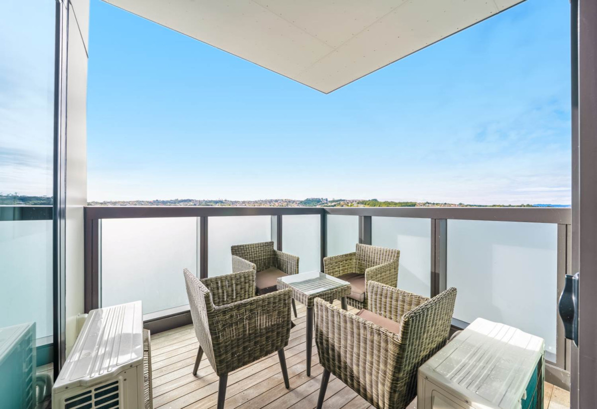 Developer offloads Own Stock, Two Dual Key apartments both with with their own carpark and One 2bedroom, 2bathroom with its own carpark, 706 Dual Key asking $649,000, 803 Two bedroom asking $599,00, Full furniture package included, Fully serviced and managed by Ramada (can be removed), 706/770A Great South Road, Wiri, Auckland