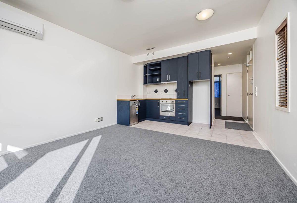 Walks to Botany Downs Secondary College and Botany Downs shopping centre, Renovated 1 bed 1 bath Ground-floor unit with private garden and single garage, Access to swimming pool, tennis court & gym, 135/2 Armoy Drive, East Tamaki, Auckland