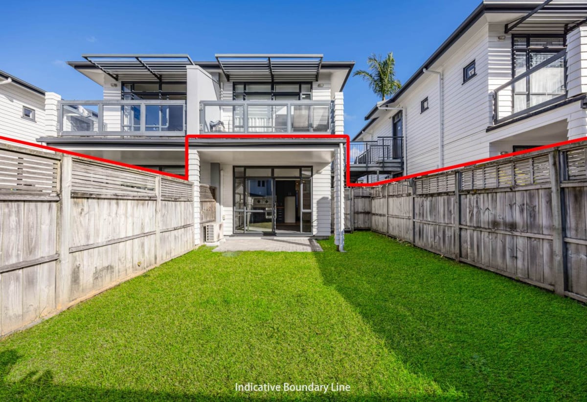 Walks to Botany Downs Secondary College and Botany Downs shopping centre, Renovated 1 bed 1 bath Ground-floor unit with private garden and single garage, Access to swimming pool, tennis court & gym, 135/2 Armoy Drive, East Tamaki, Auckland