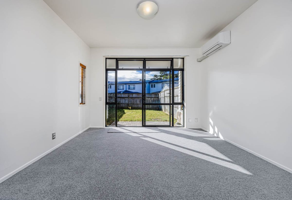 Walks to Botany Downs Secondary College and Botany Downs shopping centre, Renovated 1 bed 1 bath Ground-floor unit with private garden and single garage, Access to swimming pool, tennis court & gym, 135/2 Armoy Drive, East Tamaki, Auckland