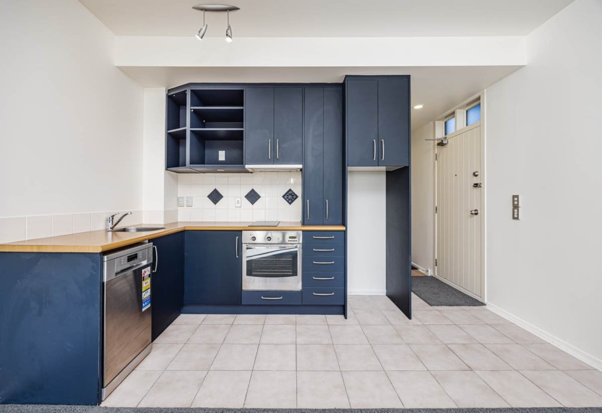 Walks to Botany Downs Secondary College and Botany Downs shopping centre, Renovated 1 bed 1 bath Ground-floor unit with private garden and single garage, Access to swimming pool, tennis court & gym, 135/2 Armoy Drive, East Tamaki, Auckland