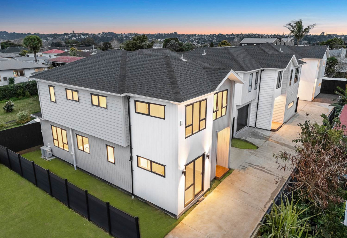 10-year Stamford building warranty, Backing directly onto Henderson Intermediate, 215m2 Brandnew standalone 5 beds (2 ensuites) 3.5 baths home with double garage, 1 ensuite ground floor, Lot 3/18 Glen Norman Avenue, Henderson, Auckland