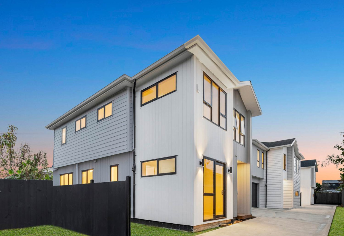 10-year Stamford building warranty, Backing directly onto Henderson Intermediate, 215m2 Brandnew standalone 5 beds (2 ensuites) 3.5 baths home with double garage, 1 ensuite ground floor, Lot 3/18 Glen Norman Avenue, Henderson, Auckland