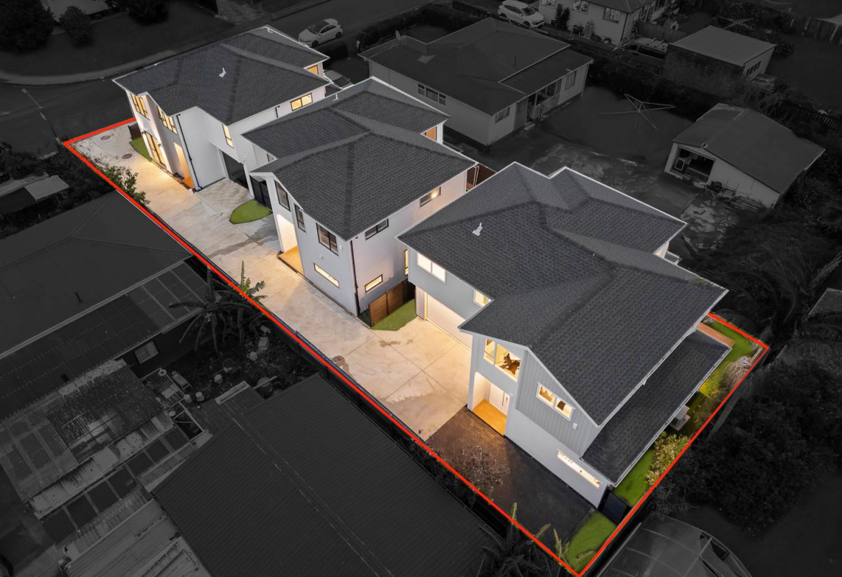 10-year Stamford building warranty, Backing directly onto Henderson Intermediate, 215m2 Brandnew standalone 5 beds (2 ensuites) 3.5 baths home with double garage, 1 ensuite ground floor, Lot 3/18 Glen Norman Avenue, Henderson, Auckland