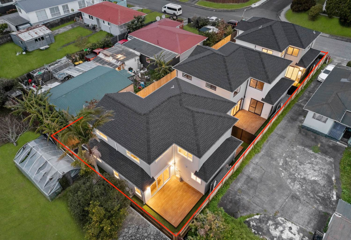 10-year Stamford building warranty, Backing directly onto Henderson Intermediate, 215m2 Brandnew standalone 5 beds (2 ensuites) 3.5 baths home with double garage, 1 ensuite ground floor, Lot 3/18 Glen Norman Avenue, Henderson, Auckland