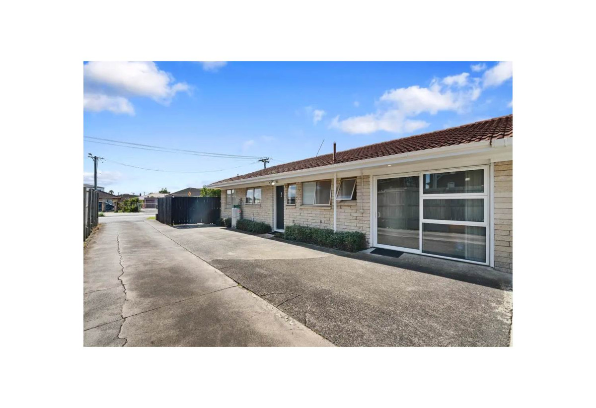 Brick and tile 2 beds 1 bath home with garage, 0.5 km to Papatoetoe Central School, 8/42 Wintere Road, Papatoetoe, Auckland
