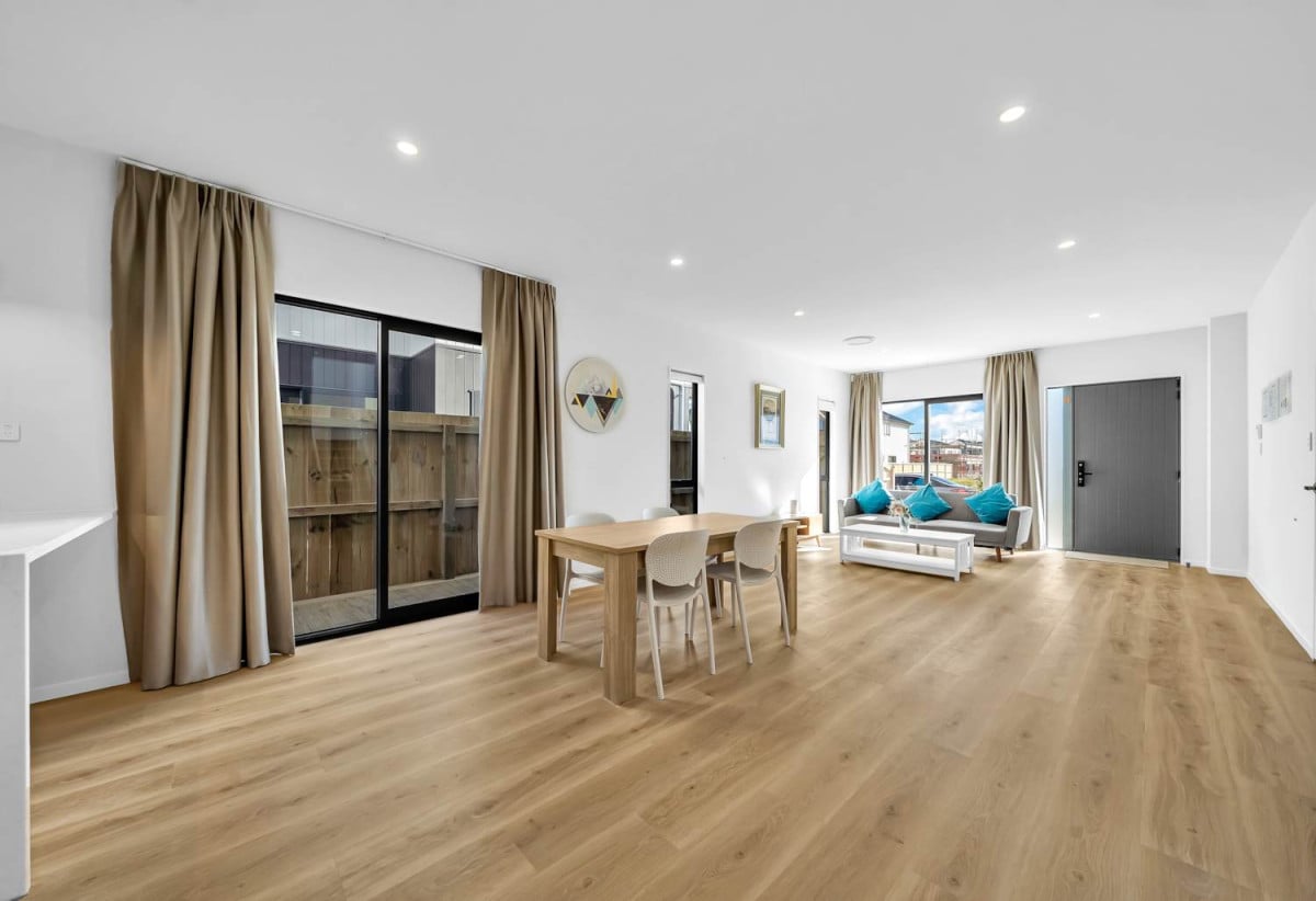 Brandnew 5 beds (2 ensuites) 3.5 baths house with garage, 1 ensuite with its own entry on ground floor, 13 Tebaga Gap Road, Hingaia, Auckland