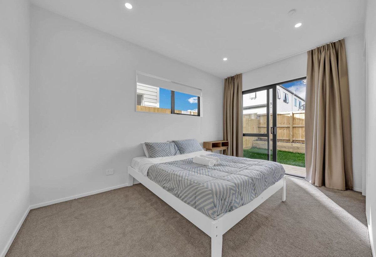 Brandnew 5 beds (2 ensuites) 3.5 baths house with garage, 1 ensuite with its own entry on ground floor, 13 Tebaga Gap Road, Hingaia, Auckland