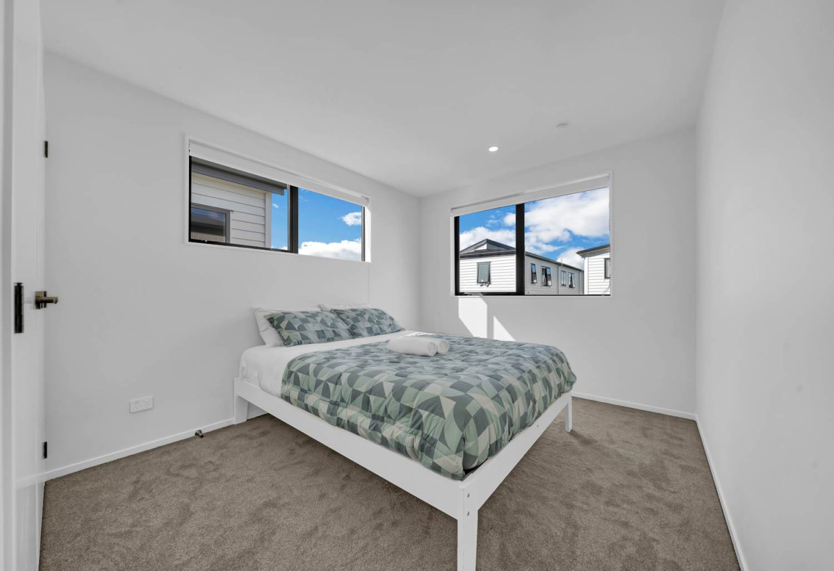 Brandnew 5 beds (2 ensuites) 3.5 baths house with garage, 1 ensuite with its own entry on ground floor, 13 Tebaga Gap Road, Hingaia, Auckland