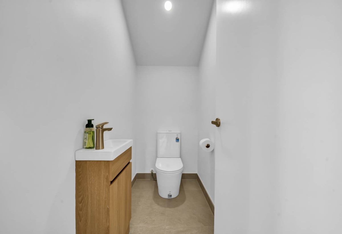 Brandnew 5 beds (2 ensuites) 3.5 baths house with garage, 1 ensuite with its own entry on ground floor, 13 Tebaga Gap Road, Hingaia, Auckland