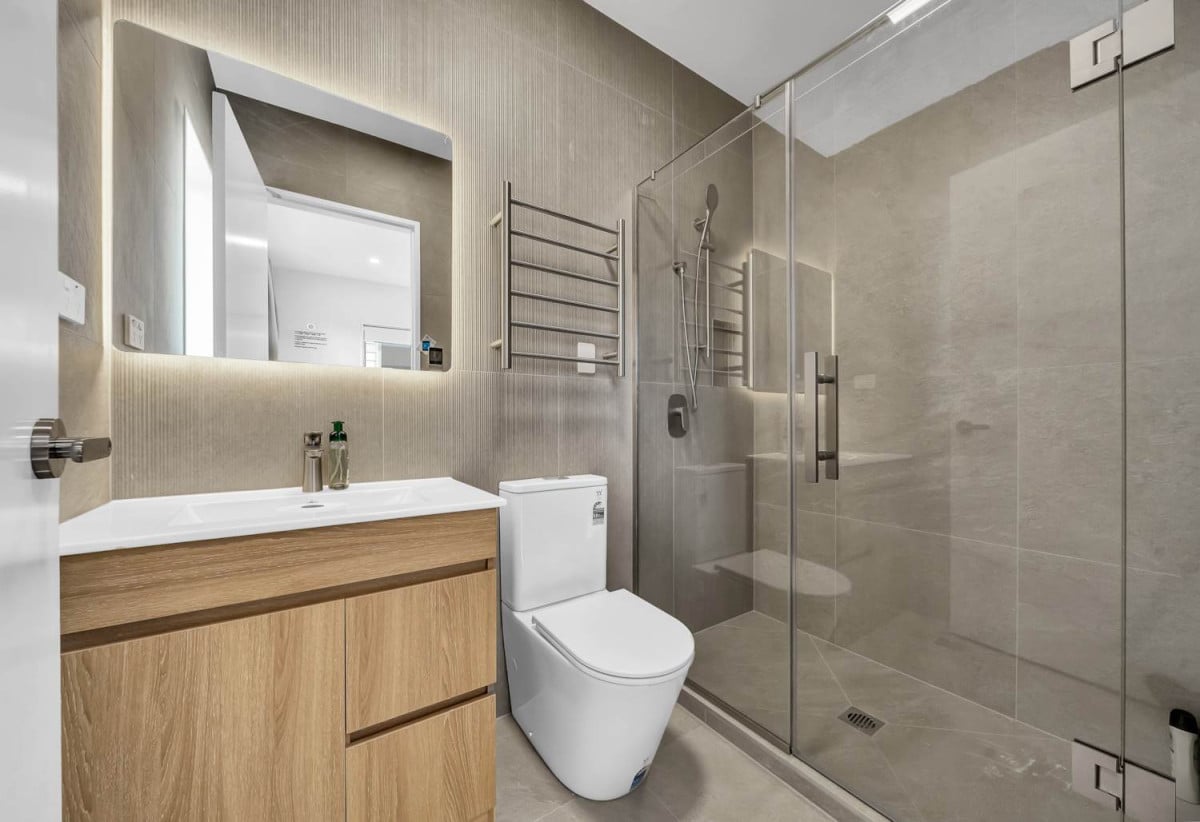 Brandnew 5 beds (2 ensuites) 3.5 baths house with garage, 1 ensuite with its own entry on ground floor, 13 Tebaga Gap Road, Hingaia, Auckland