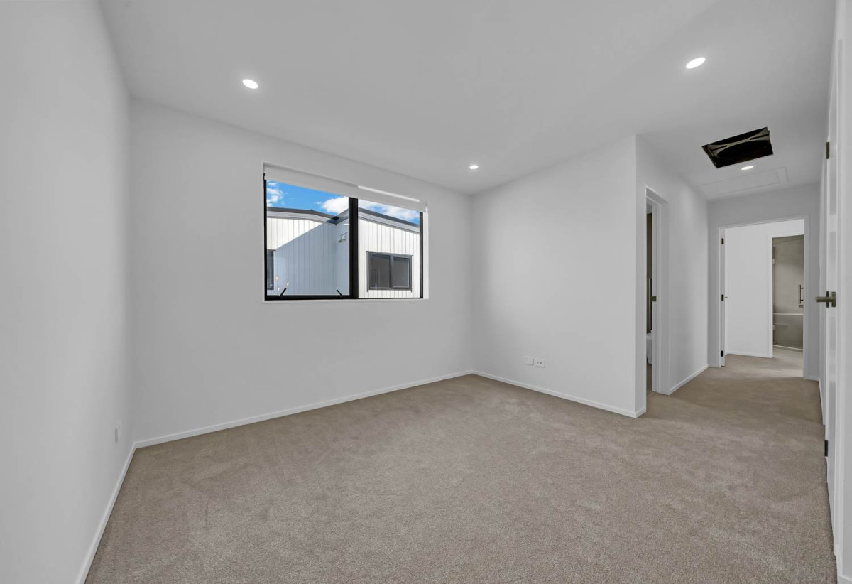 Brandnew 5 beds (2 ensuites) 3.5 baths house with garage, 1 ensuite with its own entry on ground floor, 13 Tebaga Gap Road, Hingaia, Auckland