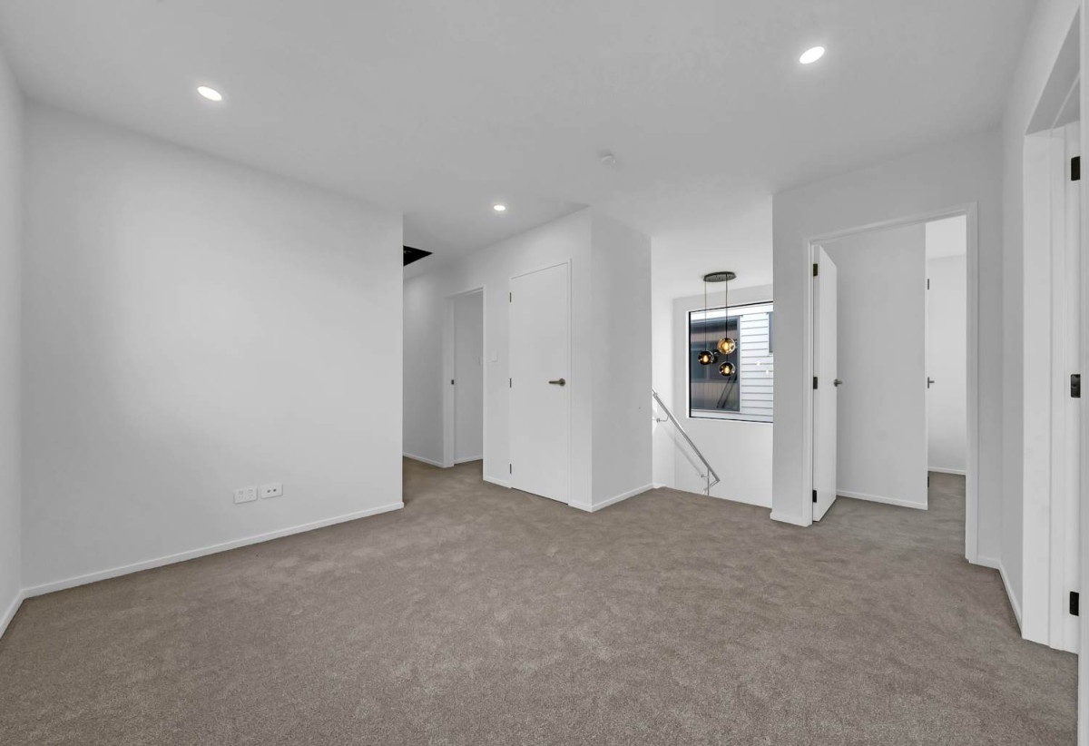 Brandnew 5 beds (2 ensuites) 3.5 baths house with garage, 1 ensuite with its own entry on ground floor, 13 Tebaga Gap Road, Hingaia, Auckland