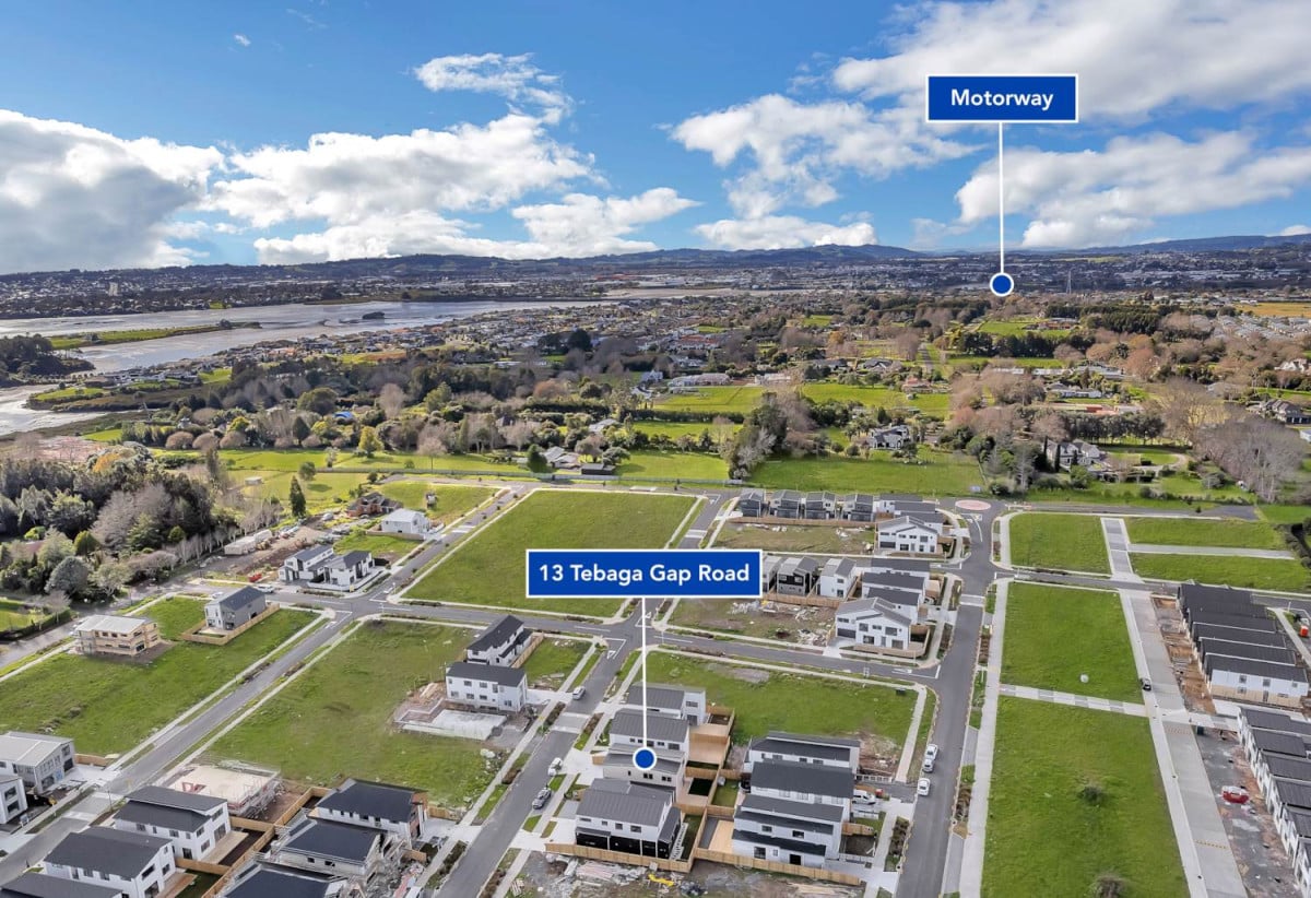 Brandnew 5 beds (2 ensuites) 3.5 baths house with garage, 1 ensuite with its own entry on ground floor, 13 Tebaga Gap Road, Hingaia, Auckland