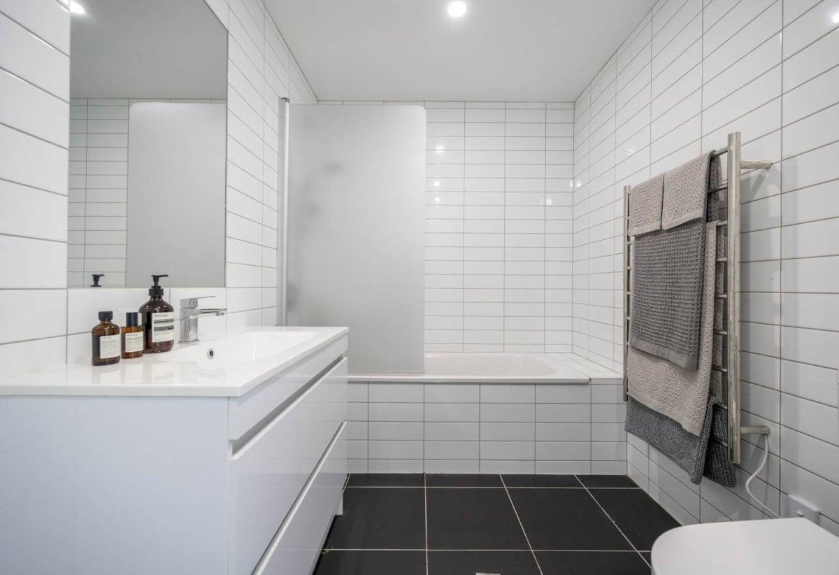 Double Grammar school zone, 120m2 Freehold 3 beds 2 baths apartment, 2 car parks + storage locker, Spacious loggia-style balcony, zoned for Auckland Grammar and Epsom Girls’ Grammar School, 308/10 Fox Street, Parnell, Auckland