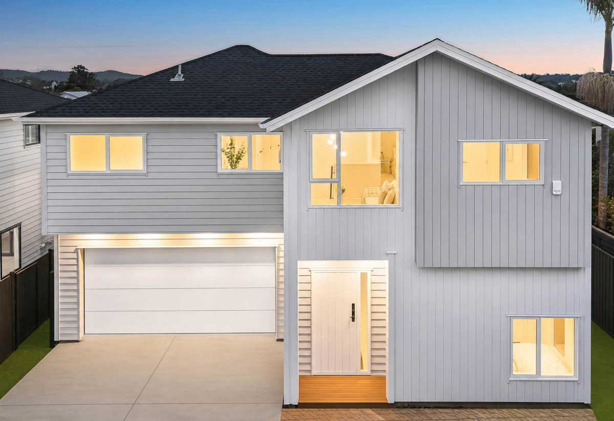 10-year Stamford building warranty, Backing directly onto Henderson Intermediate, 215m2 Brandnew standalone 5 beds (2 ensuites) 3.5 baths home with double garage, 1 ensuite ground floor, Lot 3/18 Glen Norman Avenue, Henderson, Auckland