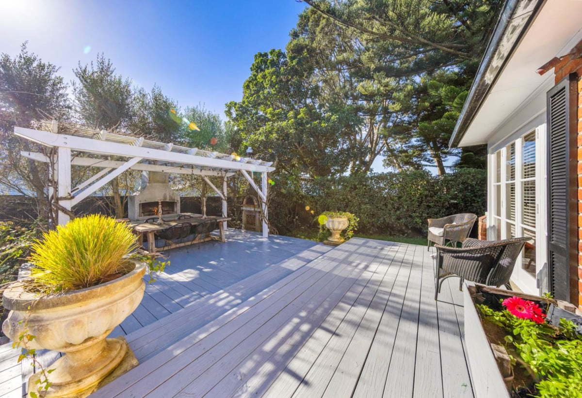 685m2 section, 170m2 Renovated 3 beds (1 ensuite) 2 baths house with double garage, Built-in pizza oven & wine fridge, Central heating, new long run roof, COC for new electrical wiring & new CCC for the professionally completed extension, Fully fenced and gated, 11 Alamein Road, Panmure, Auckland