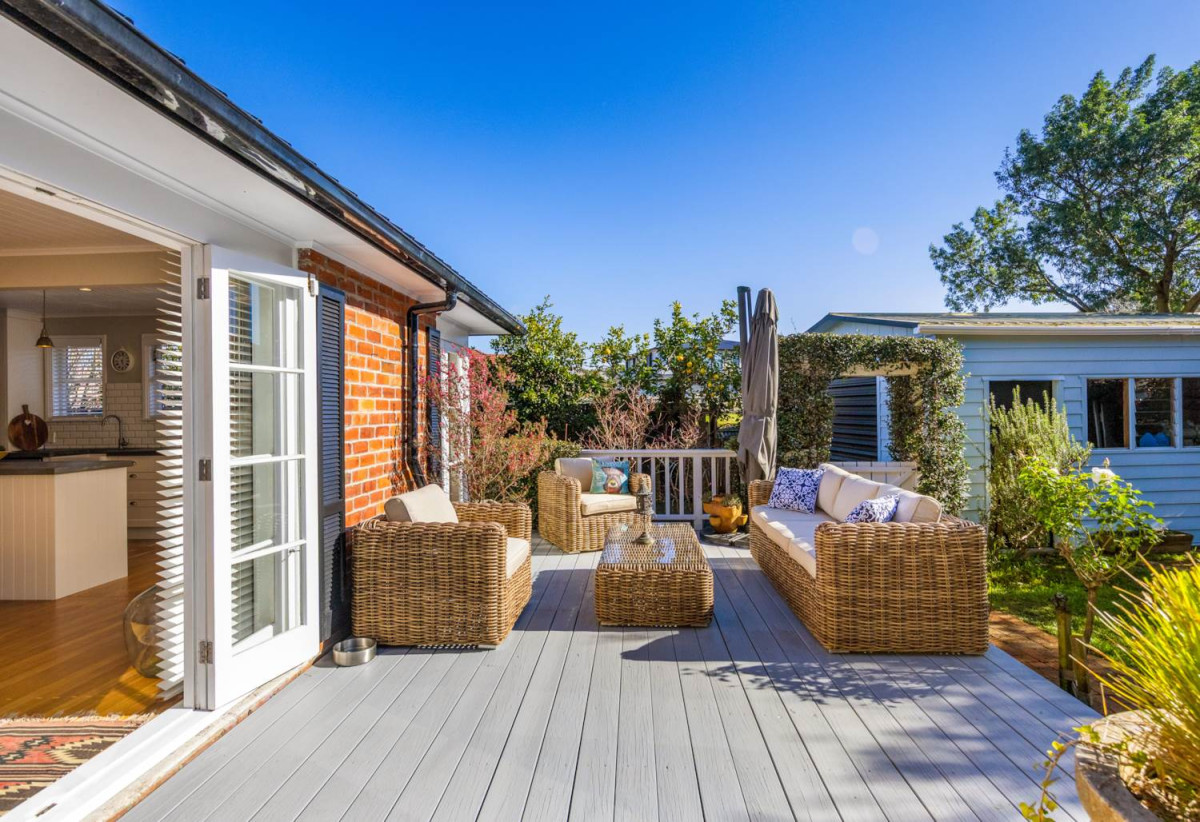 685m2 section, 170m2 Renovated 3 beds (1 ensuite) 2 baths house with double garage, Built-in pizza oven & wine fridge, Central heating, new long run roof, COC for new electrical wiring & new CCC for the professionally completed extension, Fully fenced and gated, 11 Alamein Road, Panmure, Auckland