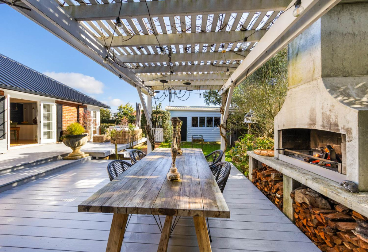 685m2 section, 170m2 Renovated 3 beds (1 ensuite) 2 baths house with double garage, Built-in pizza oven & wine fridge, Central heating, new long run roof, COC for new electrical wiring & new CCC for the professionally completed extension, Fully fenced and gated, 11 Alamein Road, Panmure, Auckland